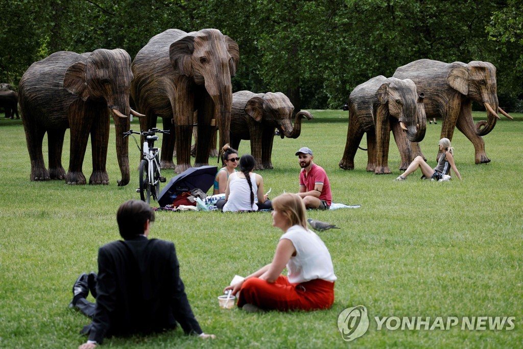 BRITAIN-ENVIRONMENT-ELEPHANT