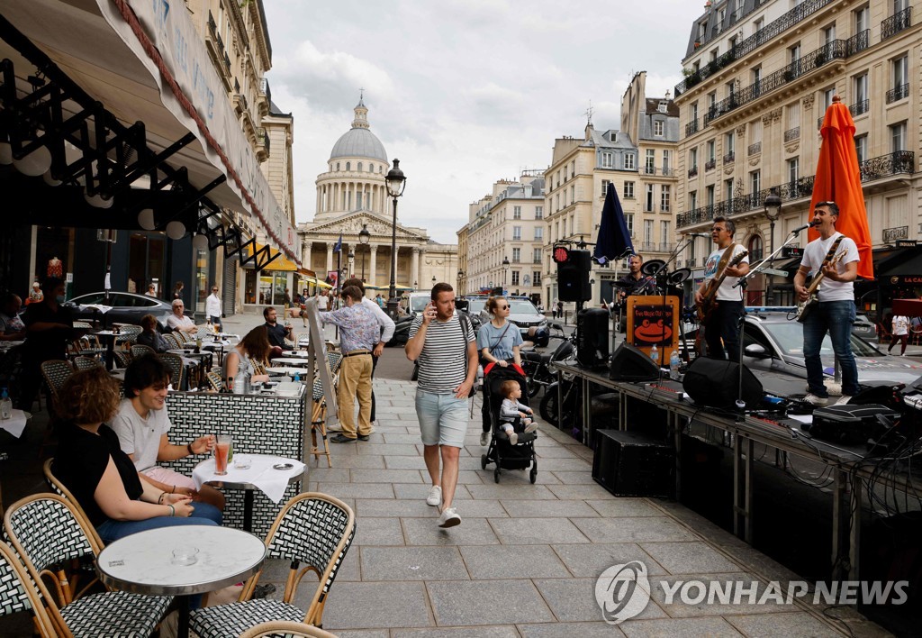 FRANCE-MUSIC-FESTIVAL-HEALTH