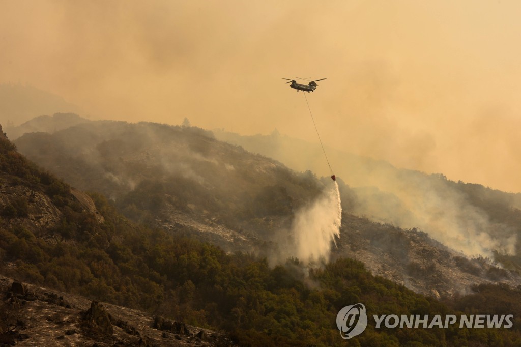 US-CLIMATE-FIRE-CALIFORNIA-SEQUOIA