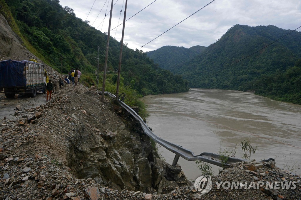 INDIA-WEATHER-LANDSLIDE