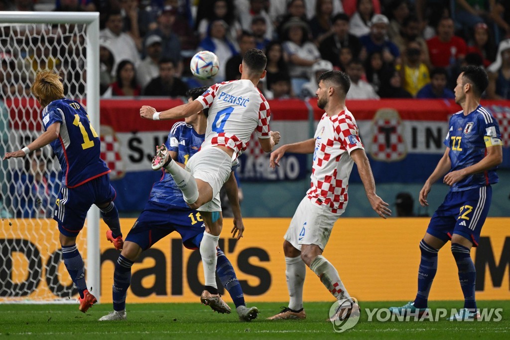 TOPSHOT-FBL-WC-2022-MATCH53-JPN-CRO