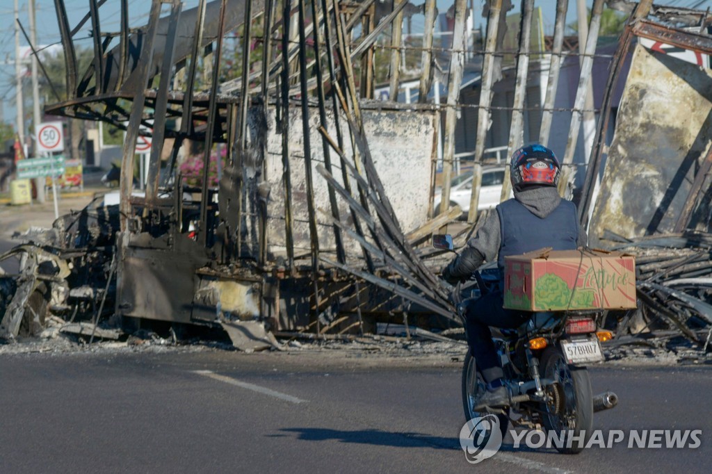 전쟁터 같은 멕시코 도심 한복판