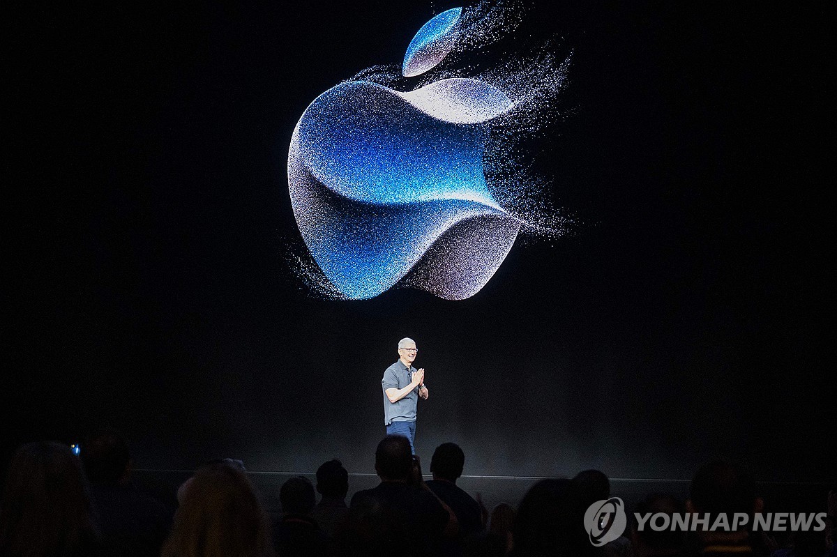 US-TECH-APPLE-IPHONE