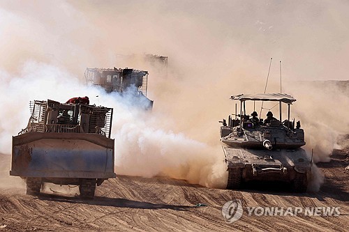 라파 지상전 우려…이동중인 이스라엘 기갑차량