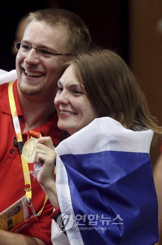 2008년 베이징 올림픽 당시의 에먼스 부부.