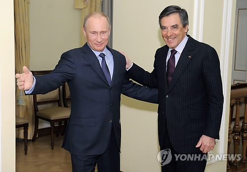  2013년 러시아를 방문해 푸틴(왼쪽) 대통령을 만나는 피용 전 프랑스 총리