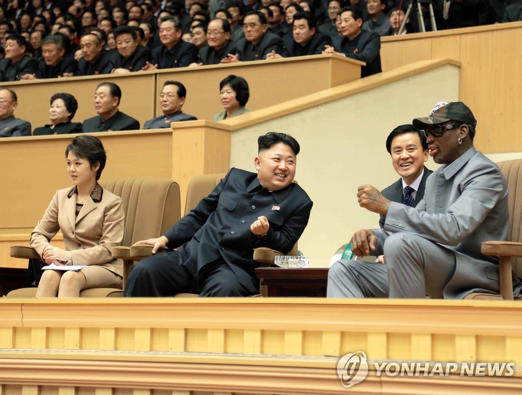 2014년 2월 방북 당시 데니스 로드먼과 김정은 북한 노동당 위원장의 모습. [EPA=연합뉴스 자료사진]