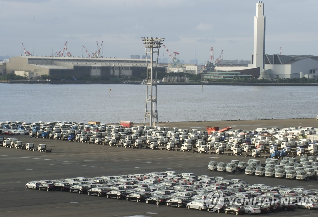 요코하마의 항구에서 일본 자동차들이 선적을 기다리고.(E 있다PA=연합뉴스 자료사진)
