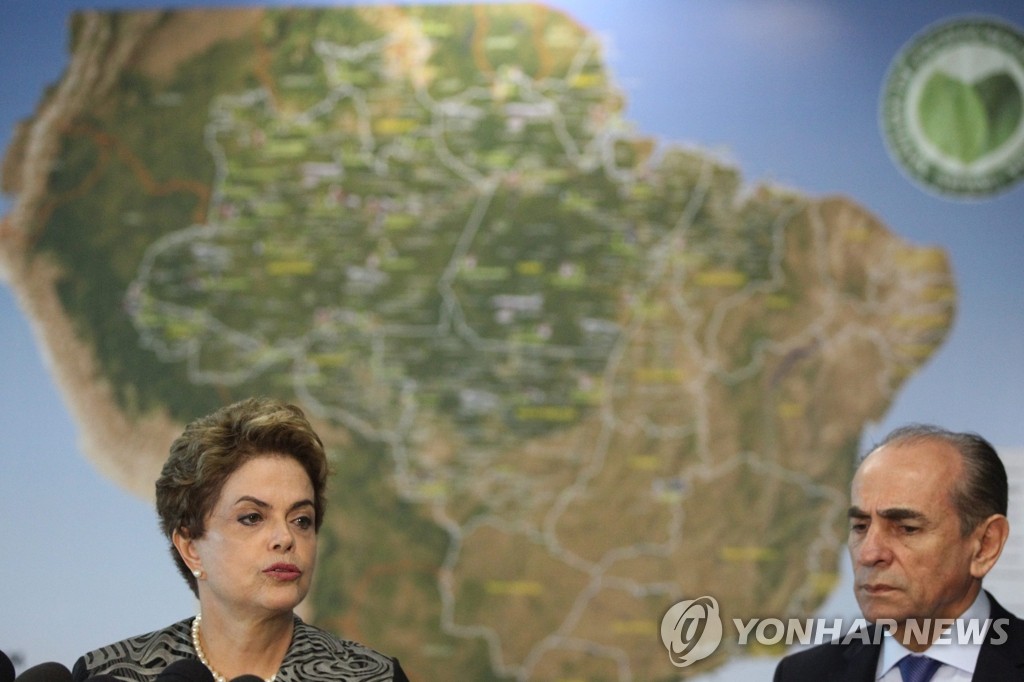 지우마 호세프 대통령.마르셀루 카스트루 보건부 장관(EPA=연합뉴스)