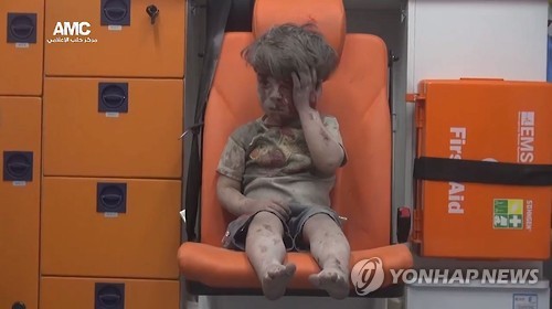 2016년 8월 시리아 알레포 공습 현장에서 구조된 5세 옴란