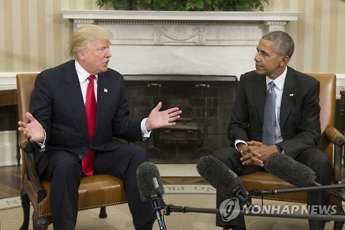 버락 오바마(오른쪽) 대통령과 도널드 트럼프 당선인