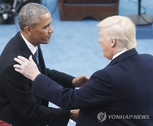 지난 1월 취임식 당시의 도널드 트럼프(오른쪽)와 버락 오바마