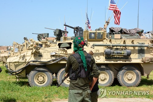 시리아 북부 쿠르드지역에 배치된 미군 장갑차량