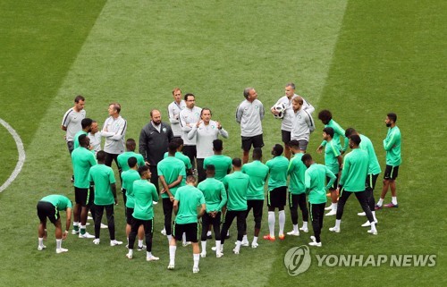 개막전 앞두고 훈련 중인 이집트 대표팀