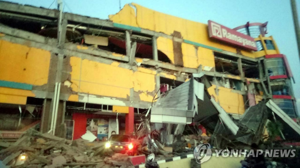인도네시아 술라웨시 섬 지진으로 무너진 쇼핑몰 [EPA=연합뉴스] 