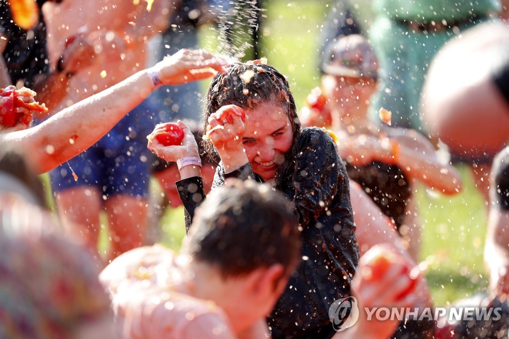 RUSSIA TOMATINA BATTLE