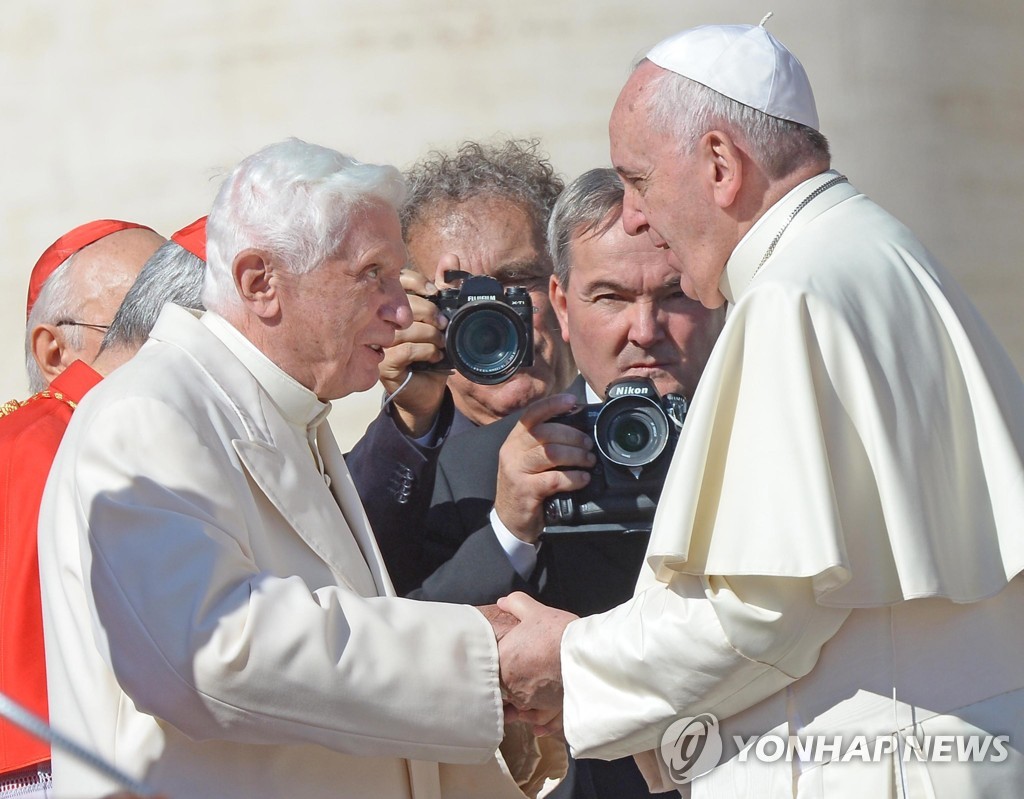 (FILE) VATICAN POPE BENEDICT CELIBACY
