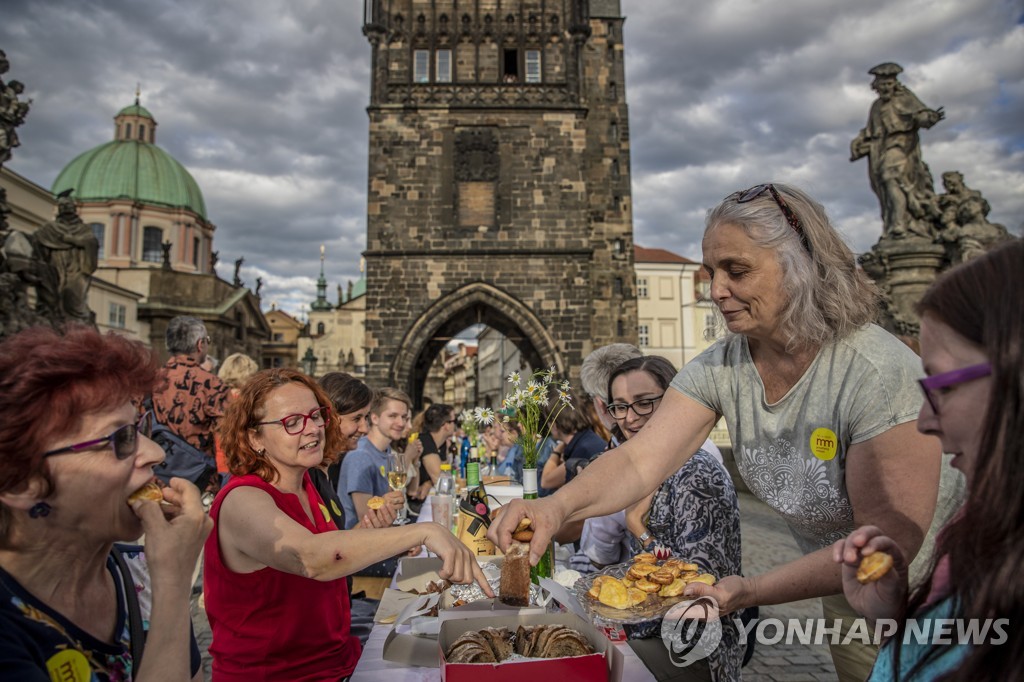 CZECH REPUBLIC GASTRONOMY GIANT DINNER PARTY CHARLES BRIDGE