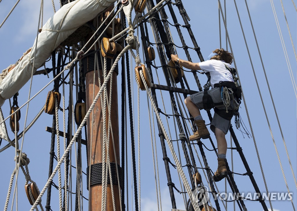 USA MAYFLOWER II RETURNS HOME