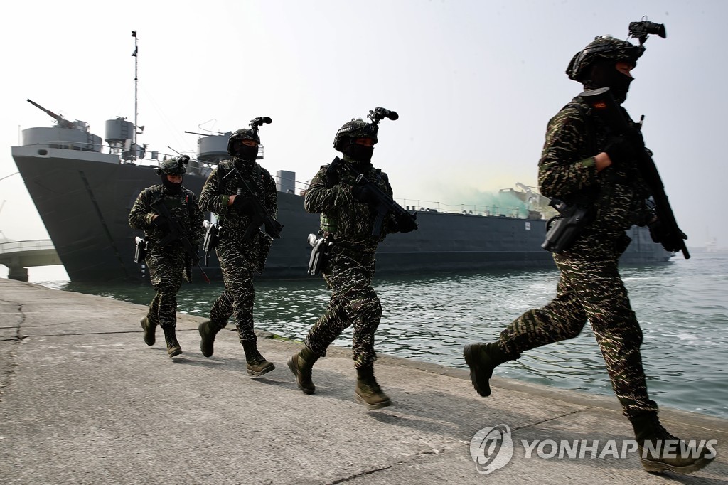 중국 군사 위협에 침투 방어 훈련 벌이는 대만 해군