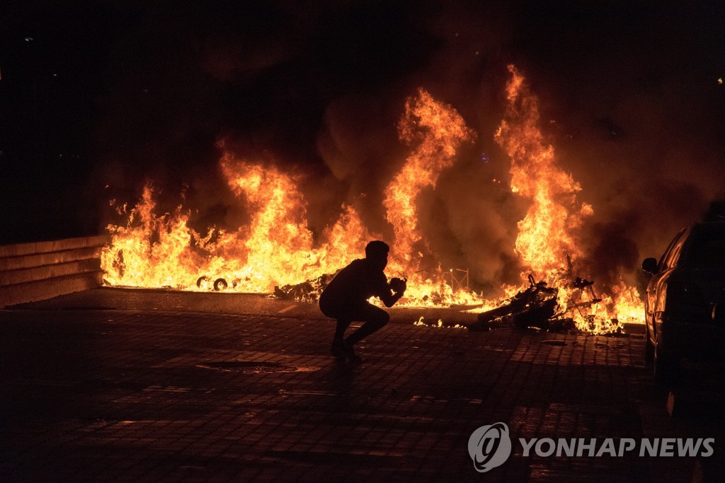 스페인 래퍼 파블로 하셀 체포에 항의하는 시위