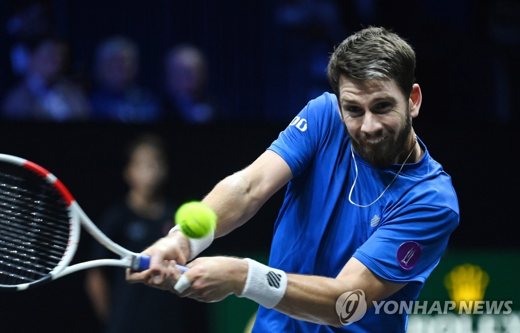 In this EPA photo, Cameron Norrie of Britain, representing Team Europe, hits a shot to Taylor Fritz of the United States for Team World during their match at the Laver Cup at O2 Arena in London on Sept. 24, 2022. (Yonhap)