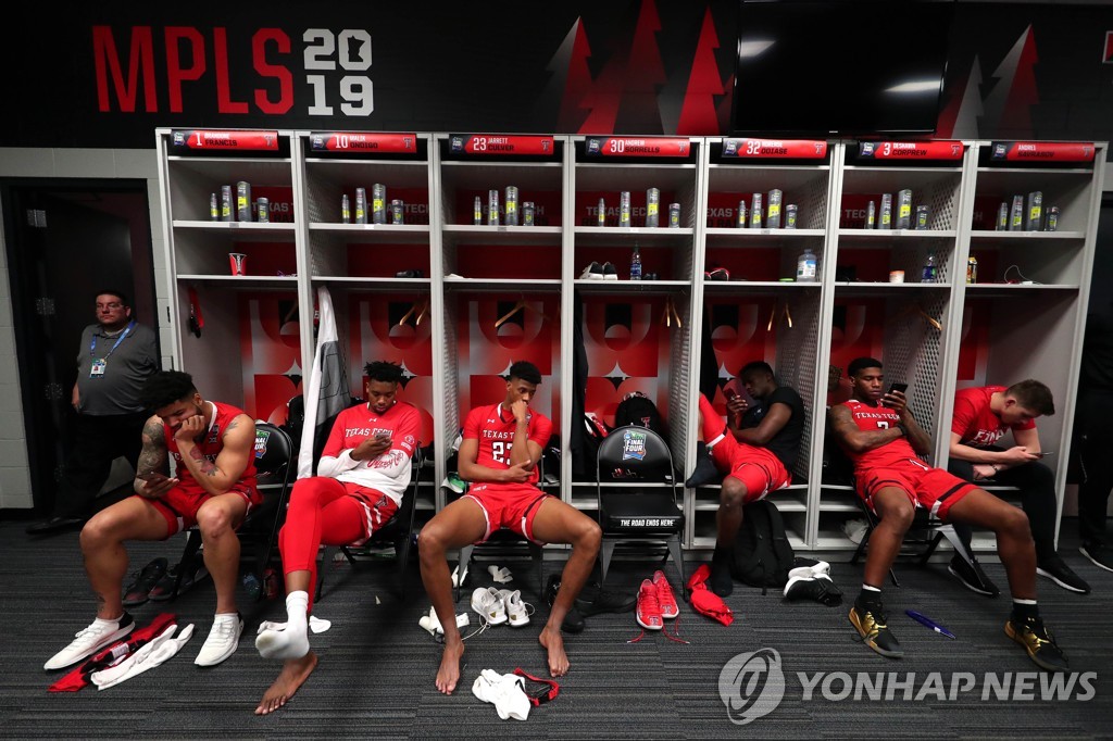 패배 후 텍사스공대 선수단 라커룸의 모습.