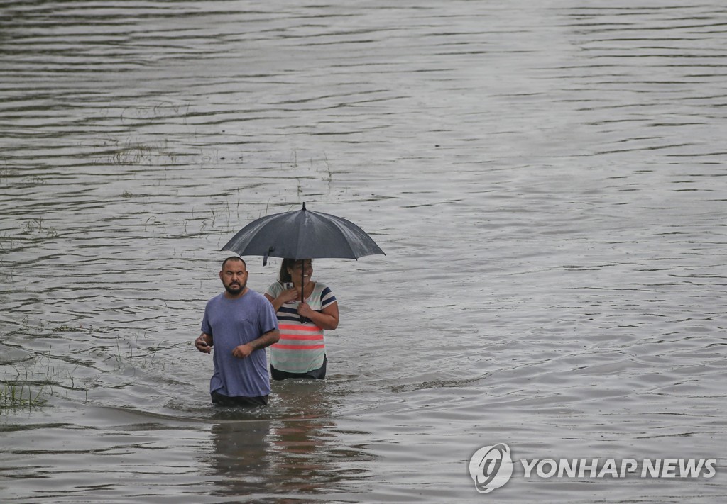 US-TROPICAL-STORM-IMELDA-BRINGS-HEAVY-FLOODING-TO-HOUSTON-AREA