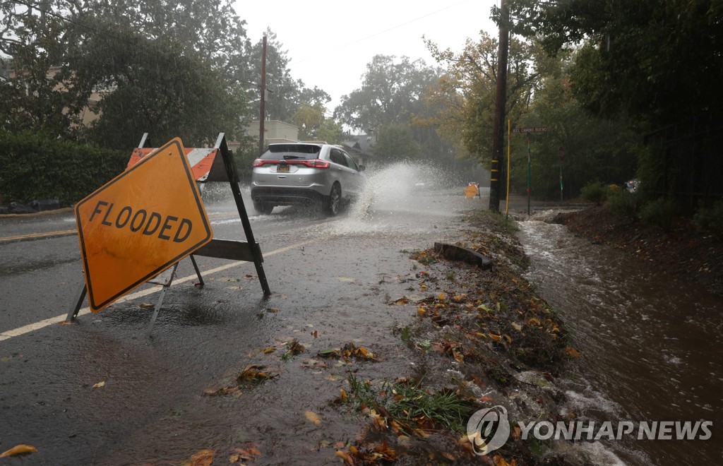 US-"BOMB-CYCLONE"-BRINGS-HEAVY-PRECIPITATION-TO-NORTHWEST-UNITED