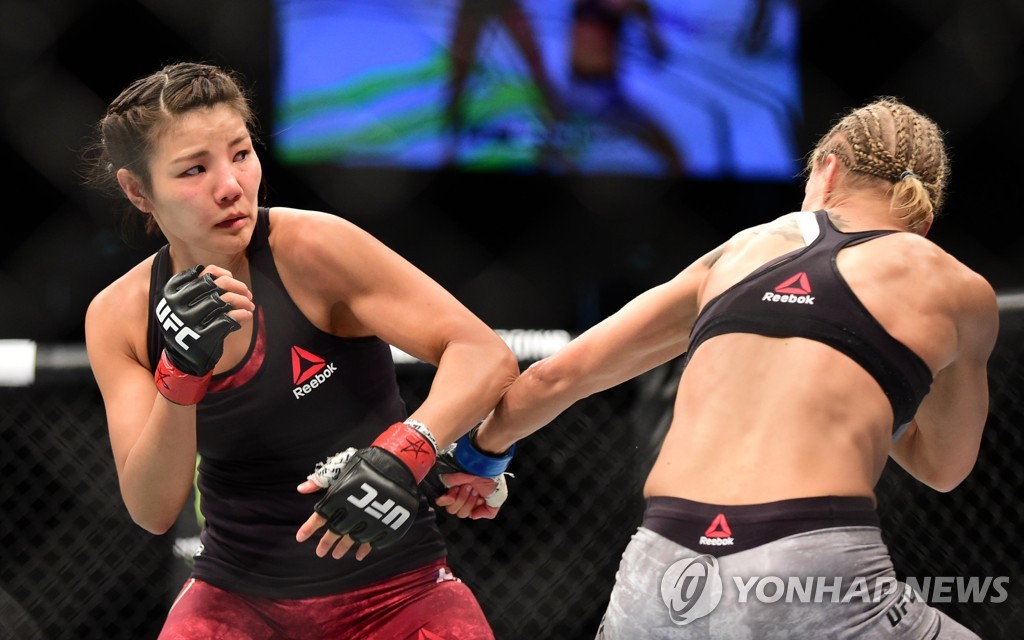 UFC 김지연(왼쪽)