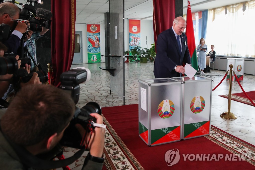 Incumbent President Lukashenko votes in 2020 Belarusian presidential election