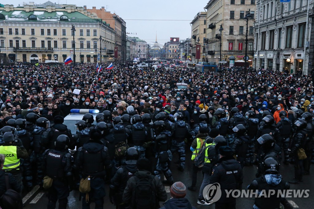 Unauthorized rally in support of Russian opposition activist Navalny held in St Petersburg
