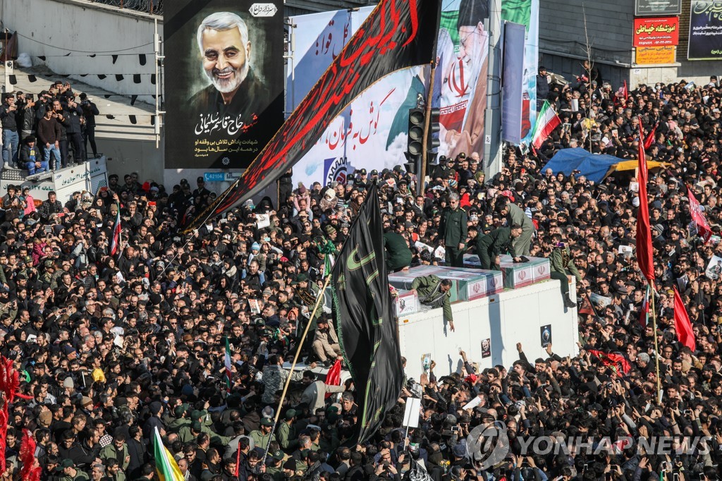 가셈 솔레이마니 장례식에 오열하는 이란 국민 수천명[UPI=연합뉴스 자료사진]