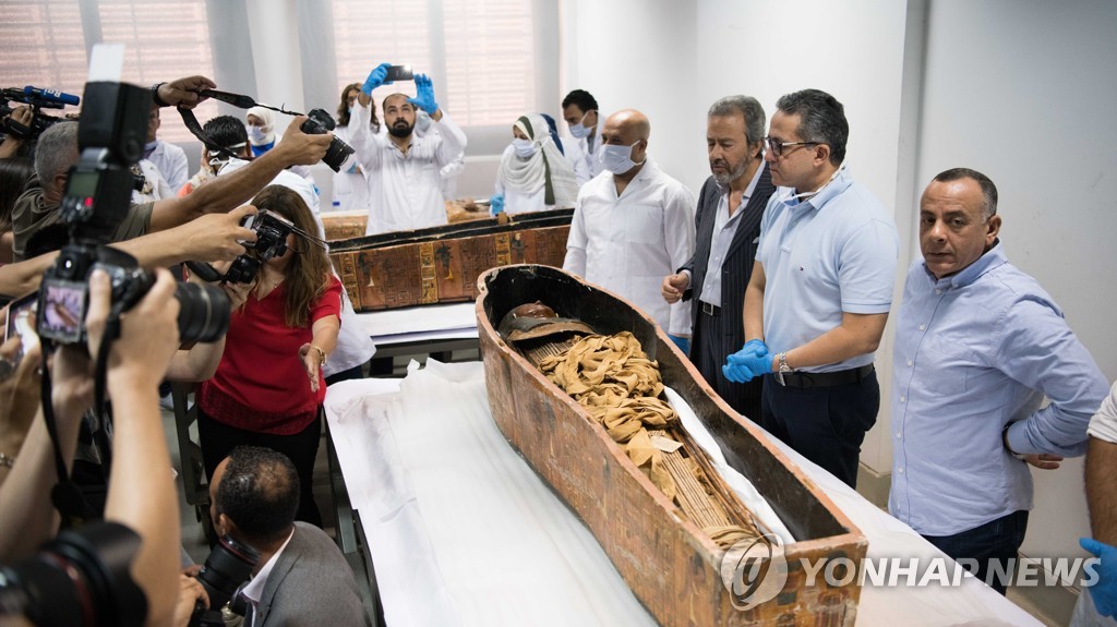EGYPT-CAIRO-SARCOPHAGI-MUMMIES-UNPACKING