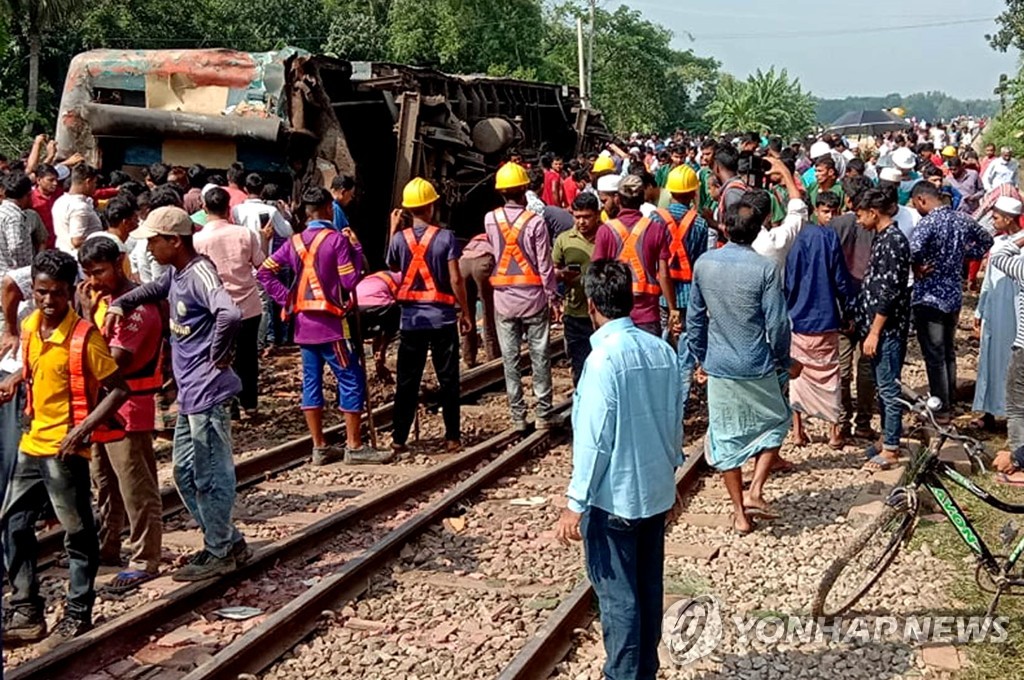 BANGLADESH-DHAKA-TRAIN CRASH