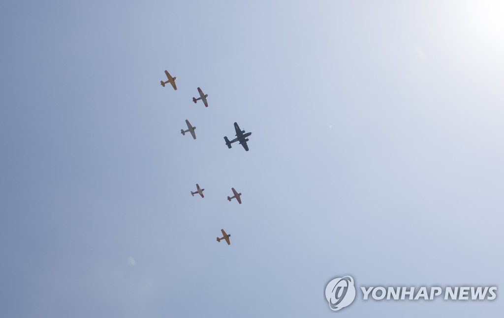 U.S.-TEXAS-DALLAS-COVID-19-WARPLANES-FLYOVER