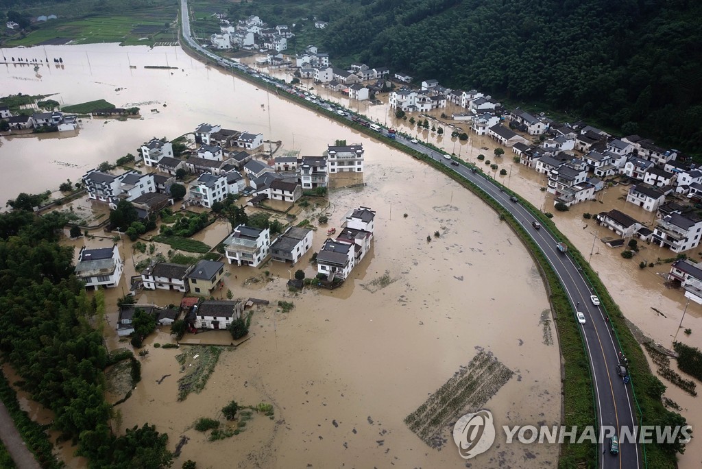 중국 폭우피해 속출에 대응수준 격상…일부 제방 경계수위 넘어