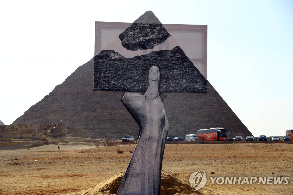 EGYPT-GIZA PYRAMIDS-INTERNATIONAL ART EXHIBITION