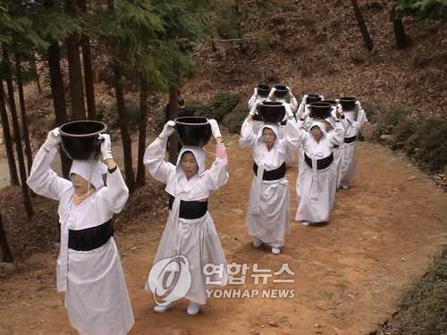 백운산 고로쇠 약수제 << 연합뉴스 자료사진 >>