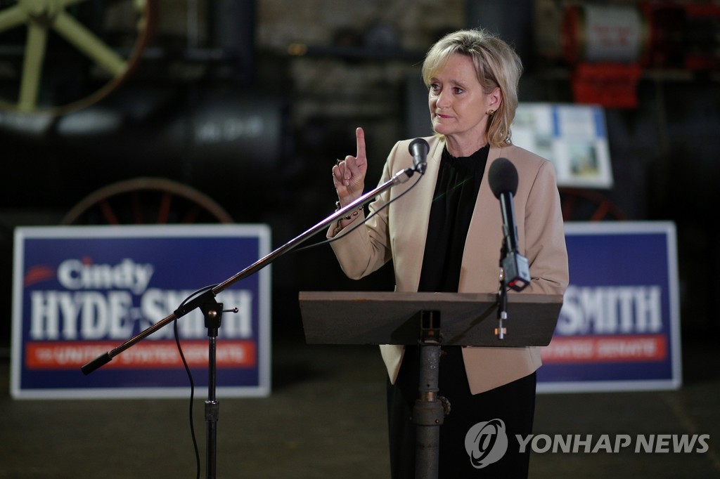 인종 차별 발언으로 비난 자초한 신디 하이드 스미스 공화당 상원의원 후보