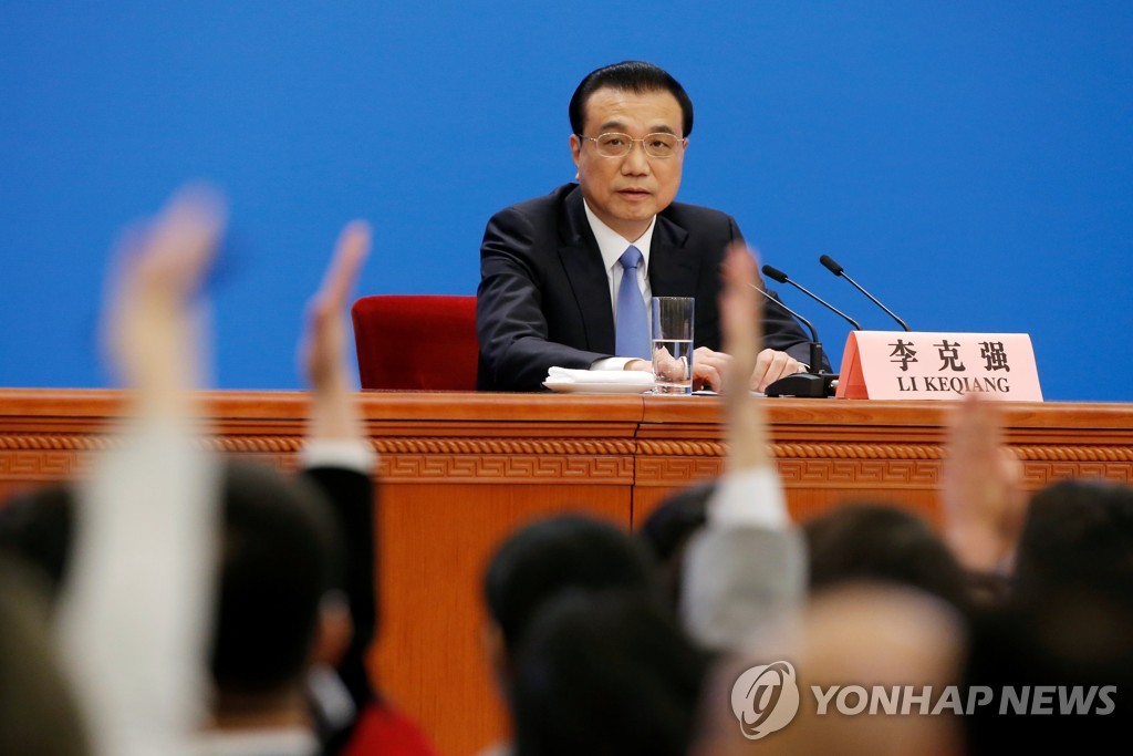 기자회견에 참석한 리커창 중국 총리