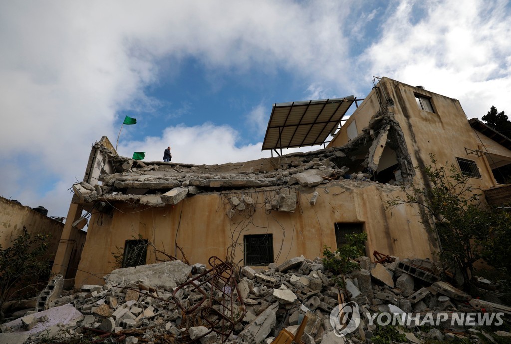 이스라엘군이 파괴한 팔레스타인 총격 용의자의 집