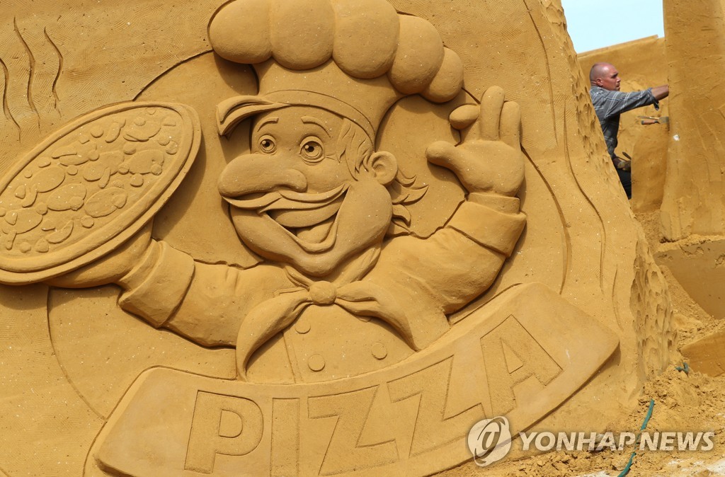 BELGIUM-ART/SAND SCULPTURES