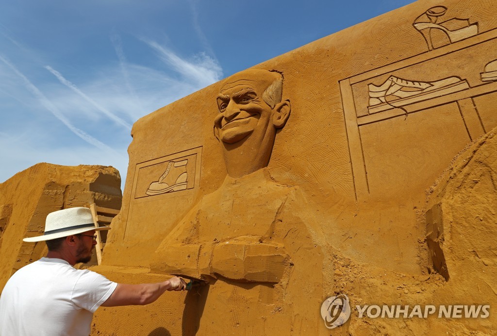 BELGIUM-ART/SAND SCULPTURES