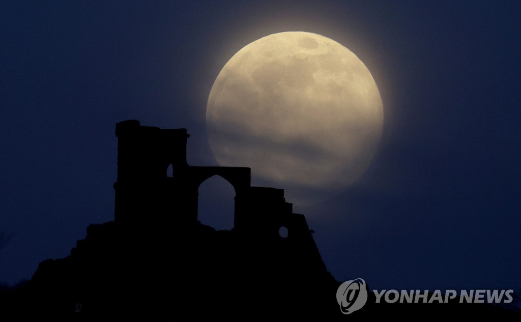 SUPERMOON-SIGHTING/BRITAIN