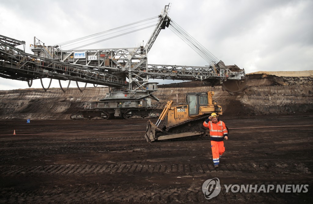 GERMANY-COAL/EXCAVATOR