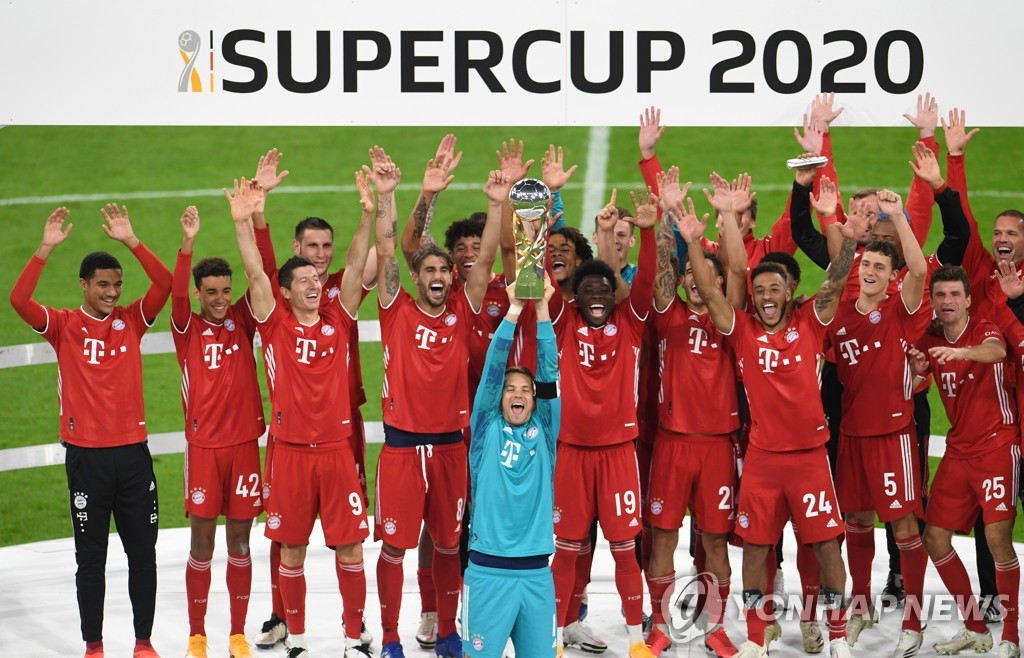 2020 독일 슈퍼컵 우승을 자축하는 바이에른 뮌헨 선수들