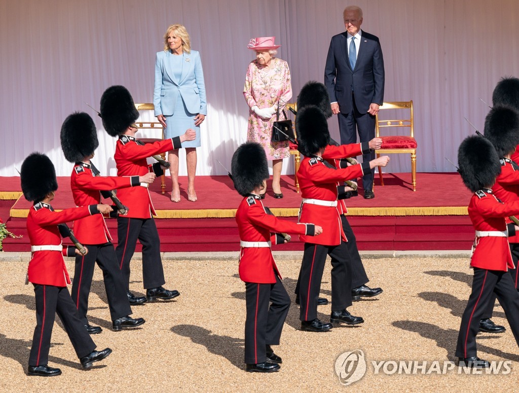 G7-SUMMIT/ROYALS