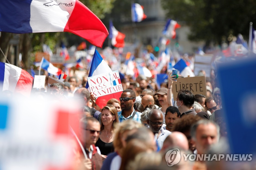 HEALTH-CORONAVIRUS/FRANCE-PROTEST