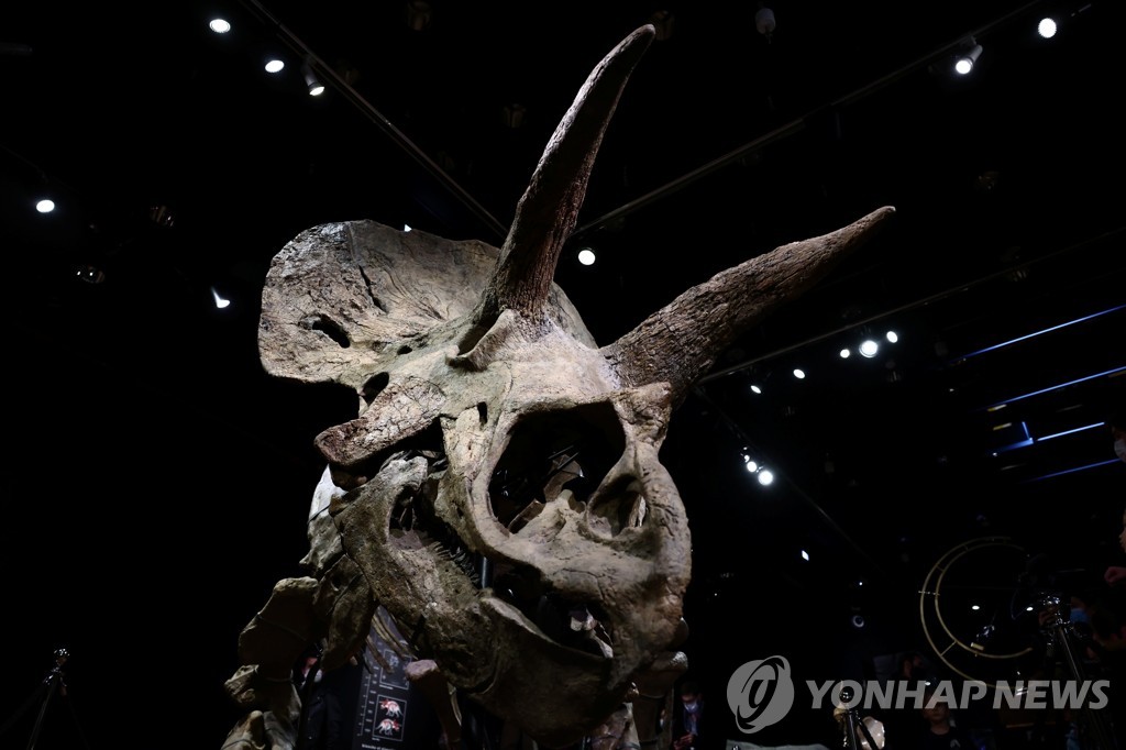 ART-AUCTION/DINOSAUR